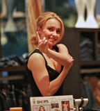 th_53365_Hayden_Panettiere_Shopping_in_Beverly_Hills_020507_12_122_242lo.jpg