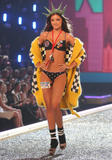 th_07511_fashiongallery_VSShow08_Show-120_122_46lo.jpg