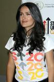 th_84908_SalmaHayek_0908StandUpToCancer_23_122_786lo.jpg