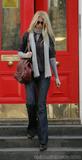 th_25329_claudia_schiffer_2316548_122_909lo.jpg